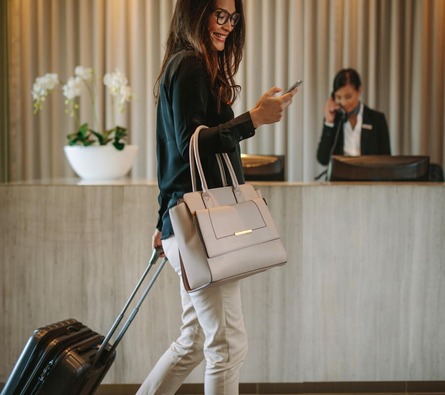 Optimisez votre espace et générez un revenu passif : proposez à vos clients de stocker leurs bagages en toute sécurité grâce à nos solutions connectées.